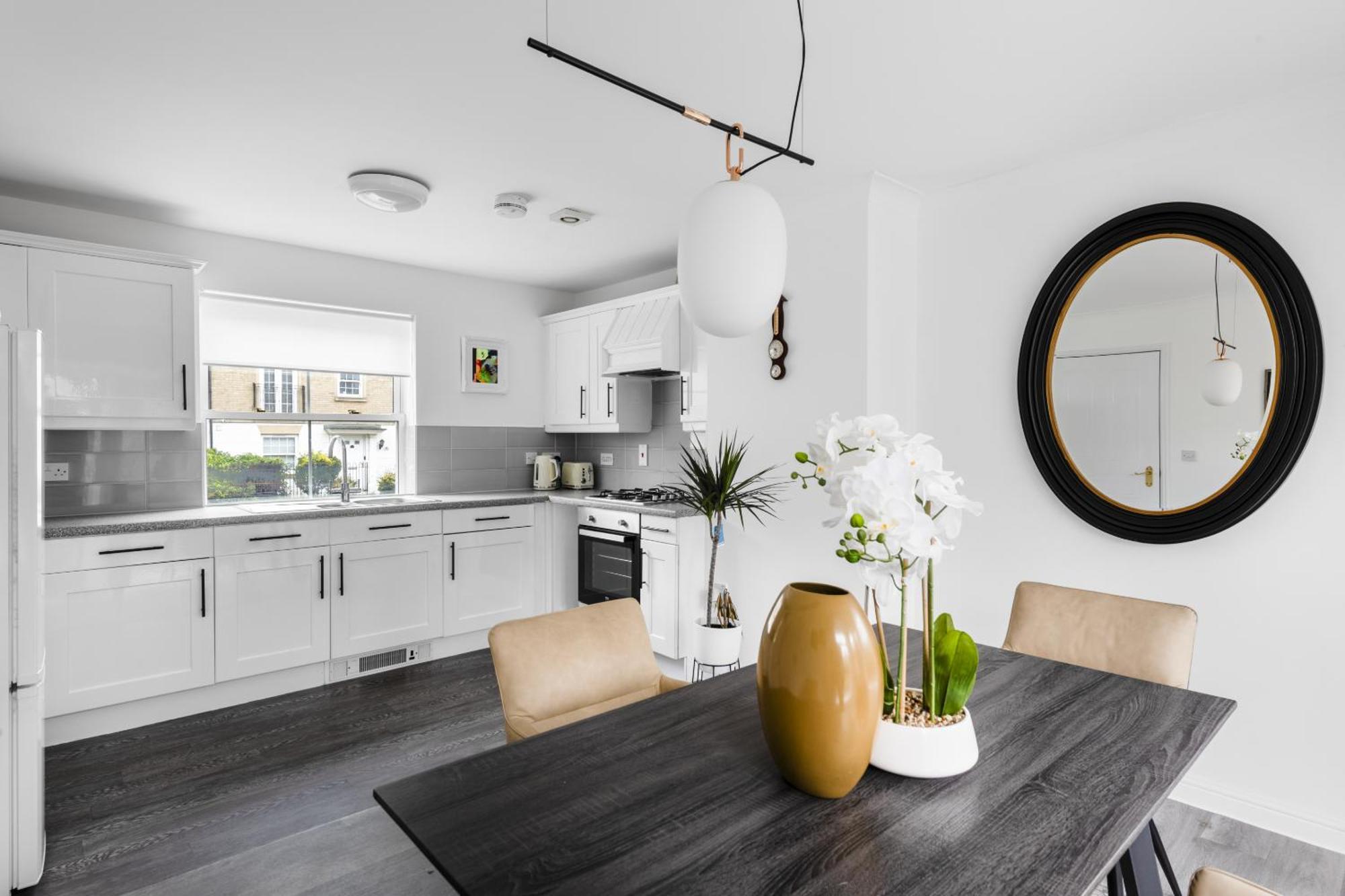 Luxurious 3 Bed House With Free Parking, Close To The Train Station & Town برينتري المظهر الخارجي الصورة